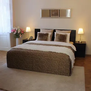 https://royal-prague-apartment-celakovskeho-sady.praguehotelsweb.com
